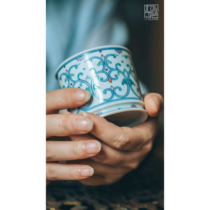 拾真堂忍冬纹容天杯