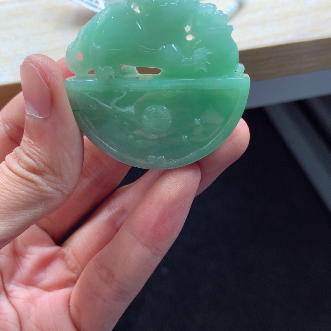 翡翠颈饰未镶嵌吊坠