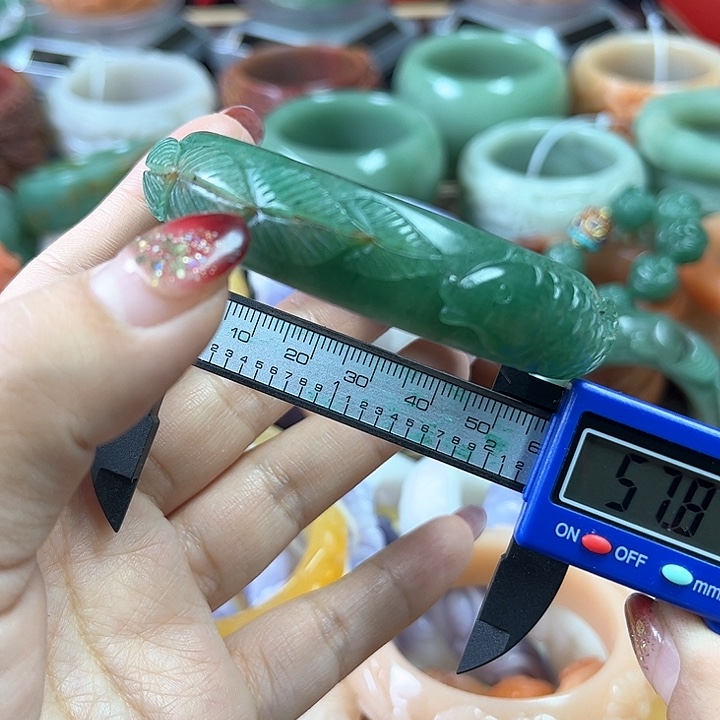 石英质玉手镯未镶嵌