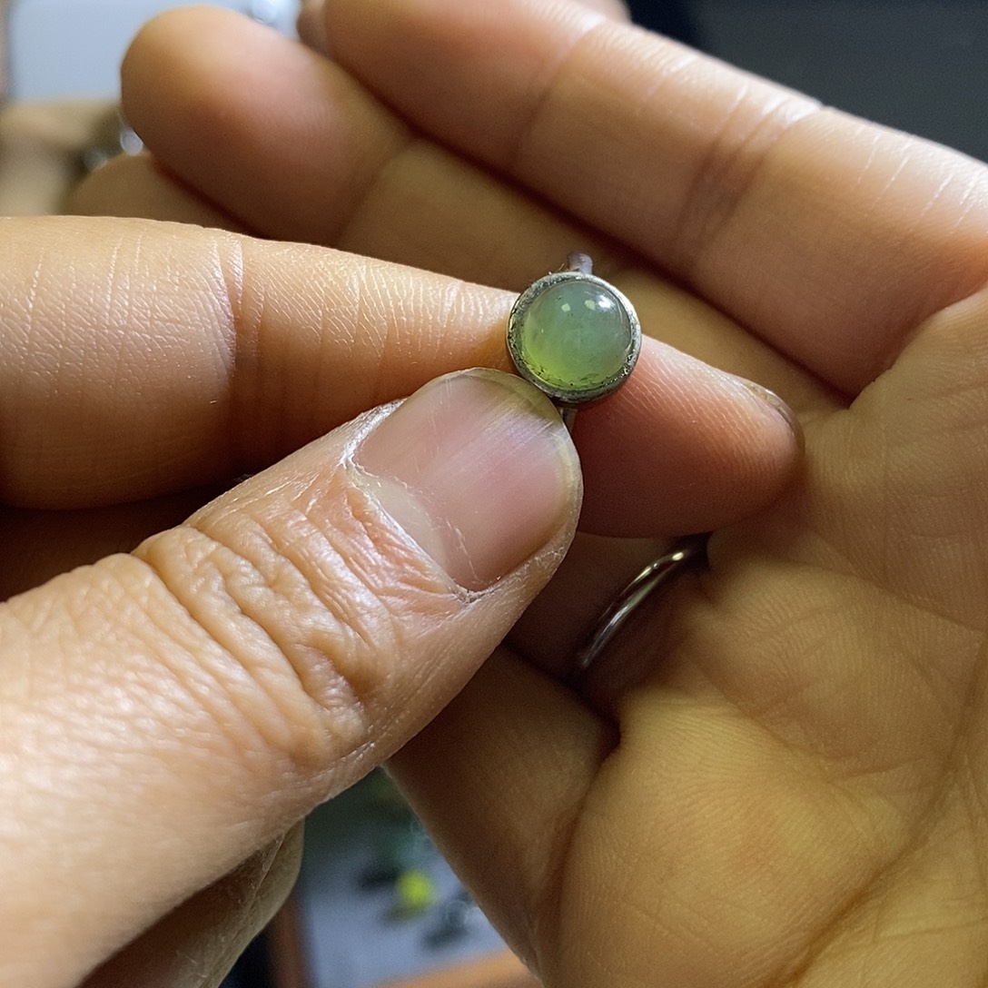 岫玉未镶嵌戒指一个