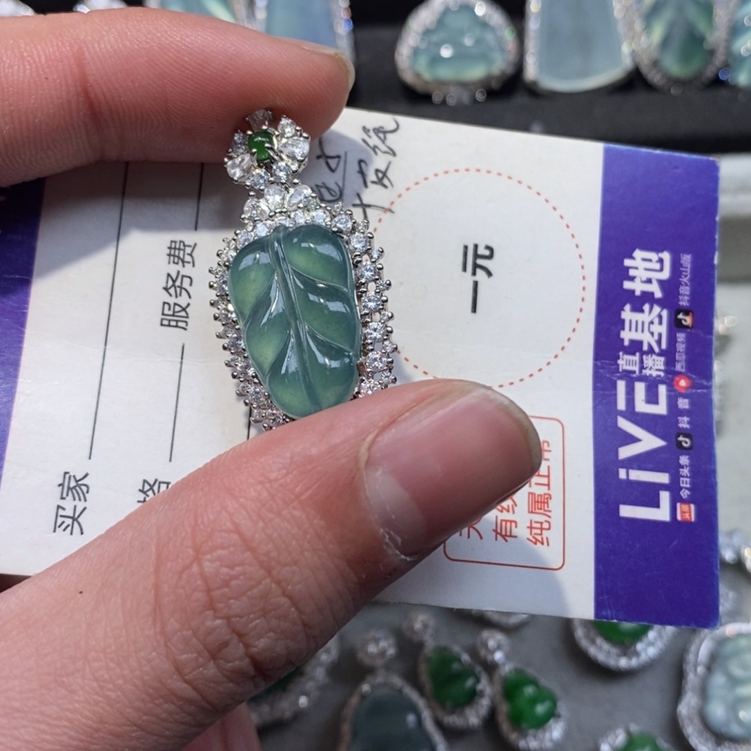 翡翠颈饰未镶嵌翡翠