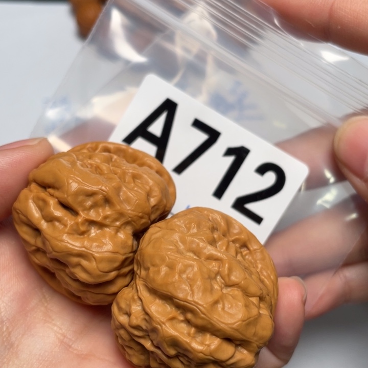 文玩核桃把件蛙行三角38 41.5 31