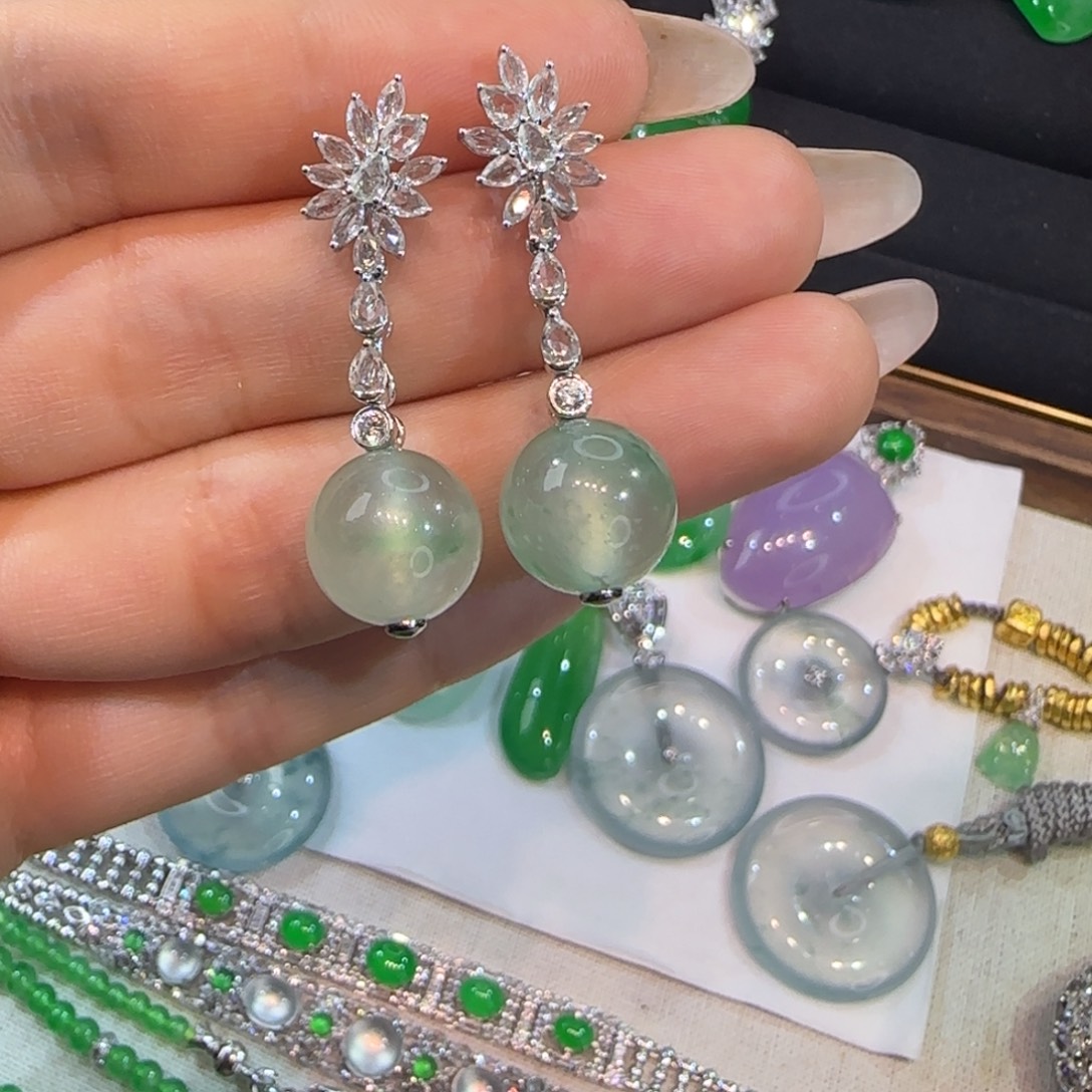 颈饰18K金镶嵌翡翠