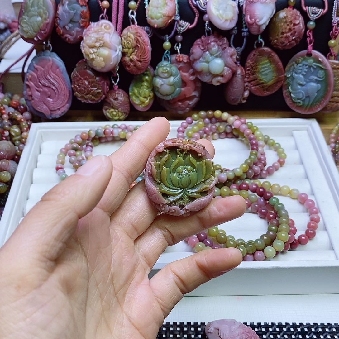 玛瑙/玉髓盐源玛瑙吊坠未镶嵌