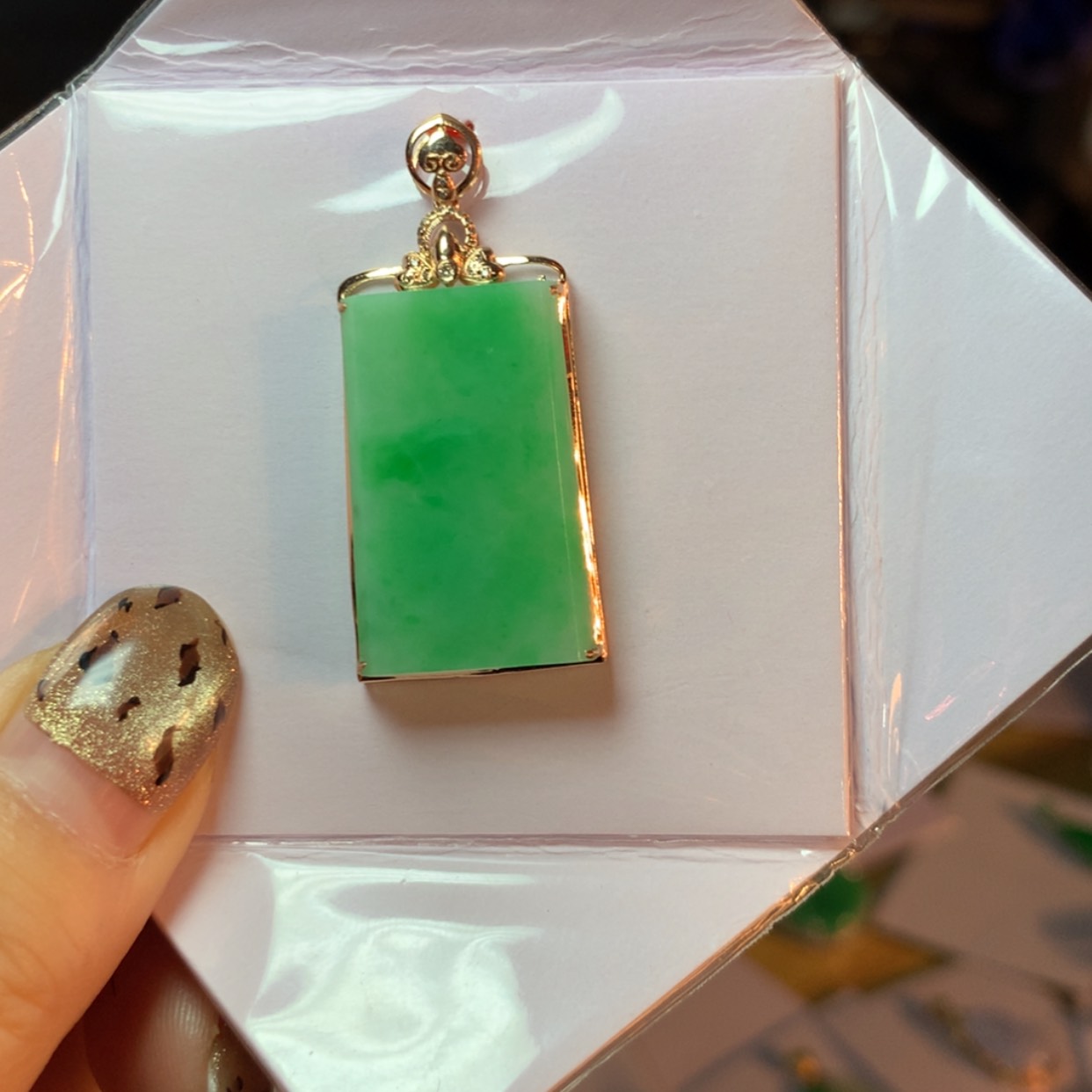 【闪购商品】翡翠颈饰18K金镶嵌心**成无事牌