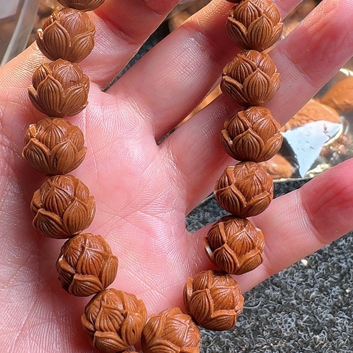 橄榄核吊坠龙纹莲花