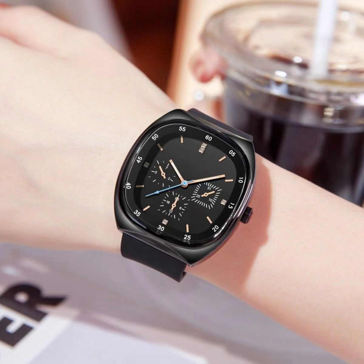 高级感黑色潮流气质时尚运动风硅胶腕表——3302BDH