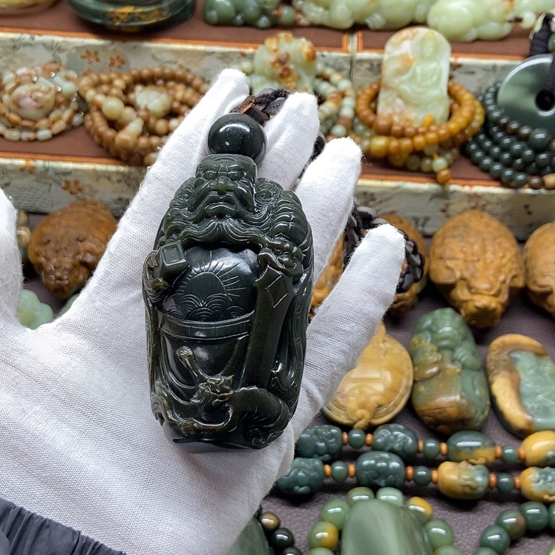 军***哥岫岩河磨玉（透闪石质玉）未镶嵌颈饰