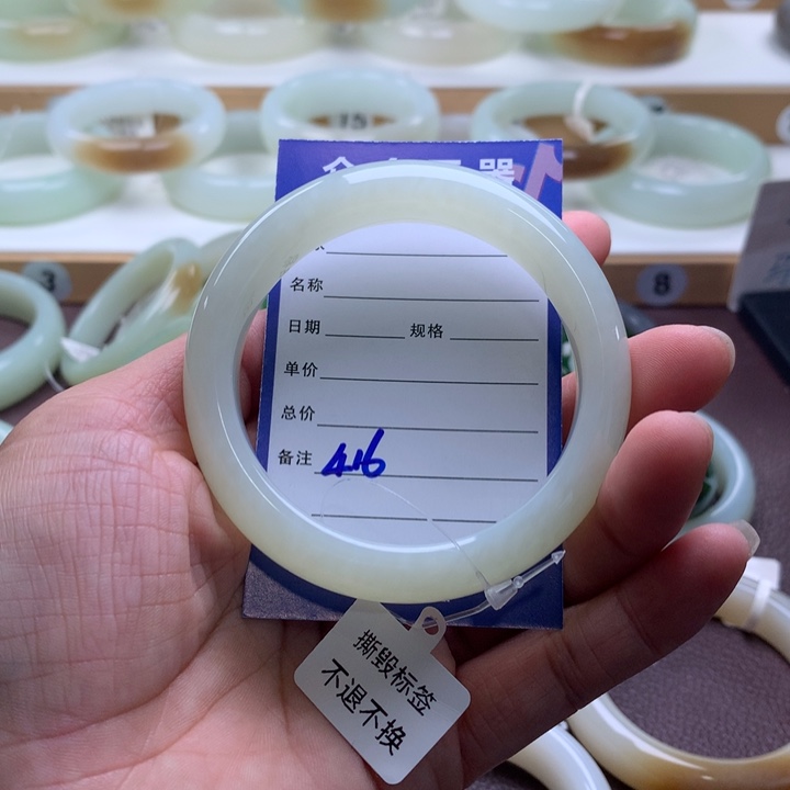 和田玉未镶嵌手镯