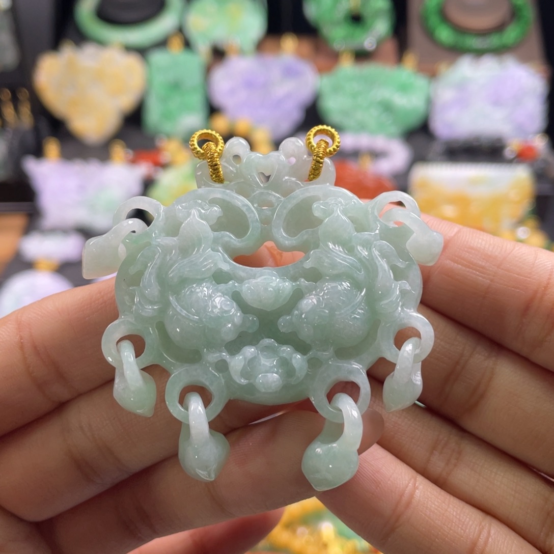 翡翠未镶嵌颈饰待编织