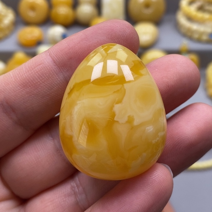 琥珀未镶嵌颈饰吊坠