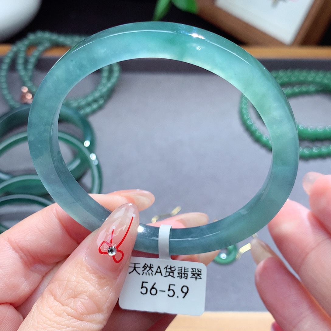 翡翠手镯（圆镯）未镶嵌