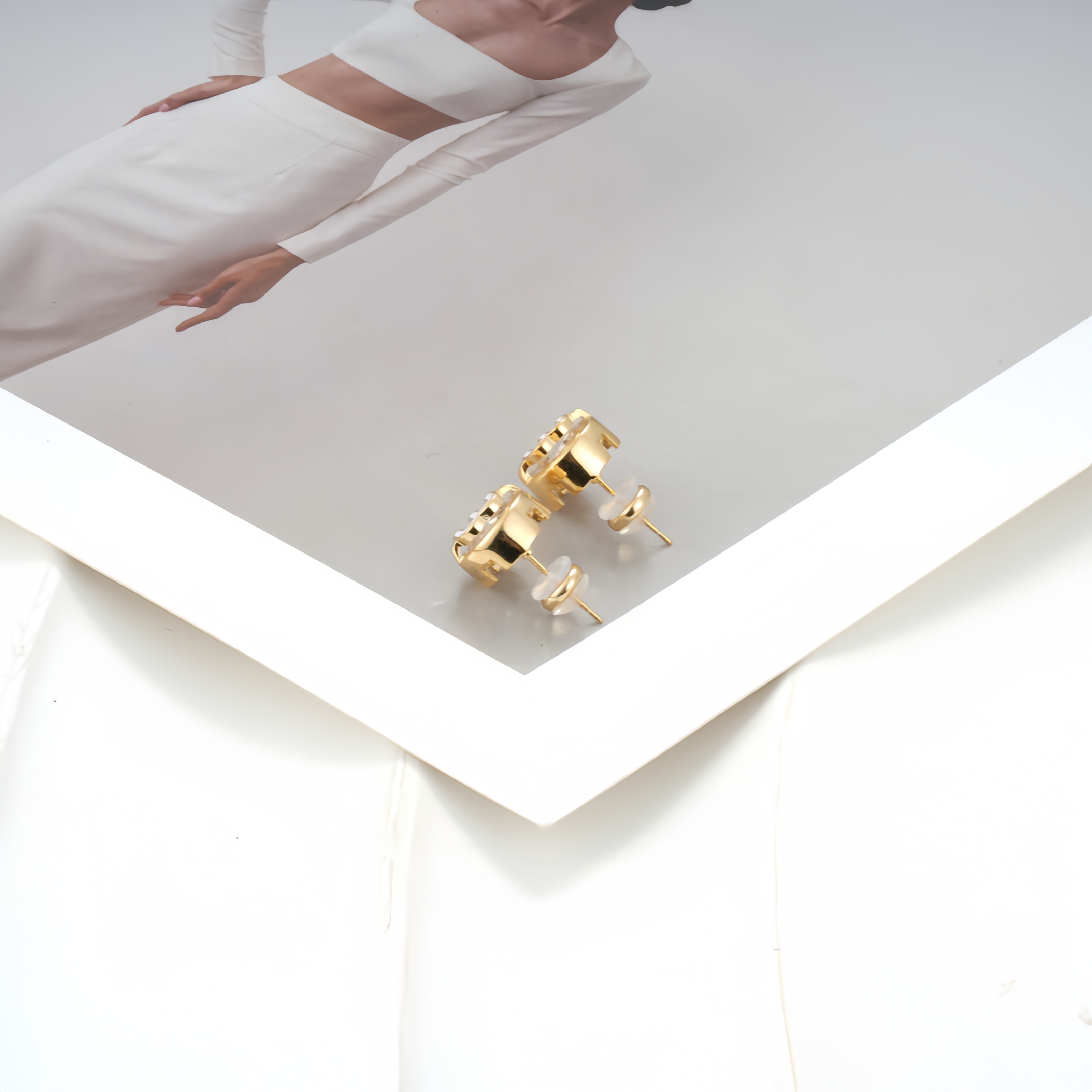 铜合金锆石耳饰 耳环小m字母耳环