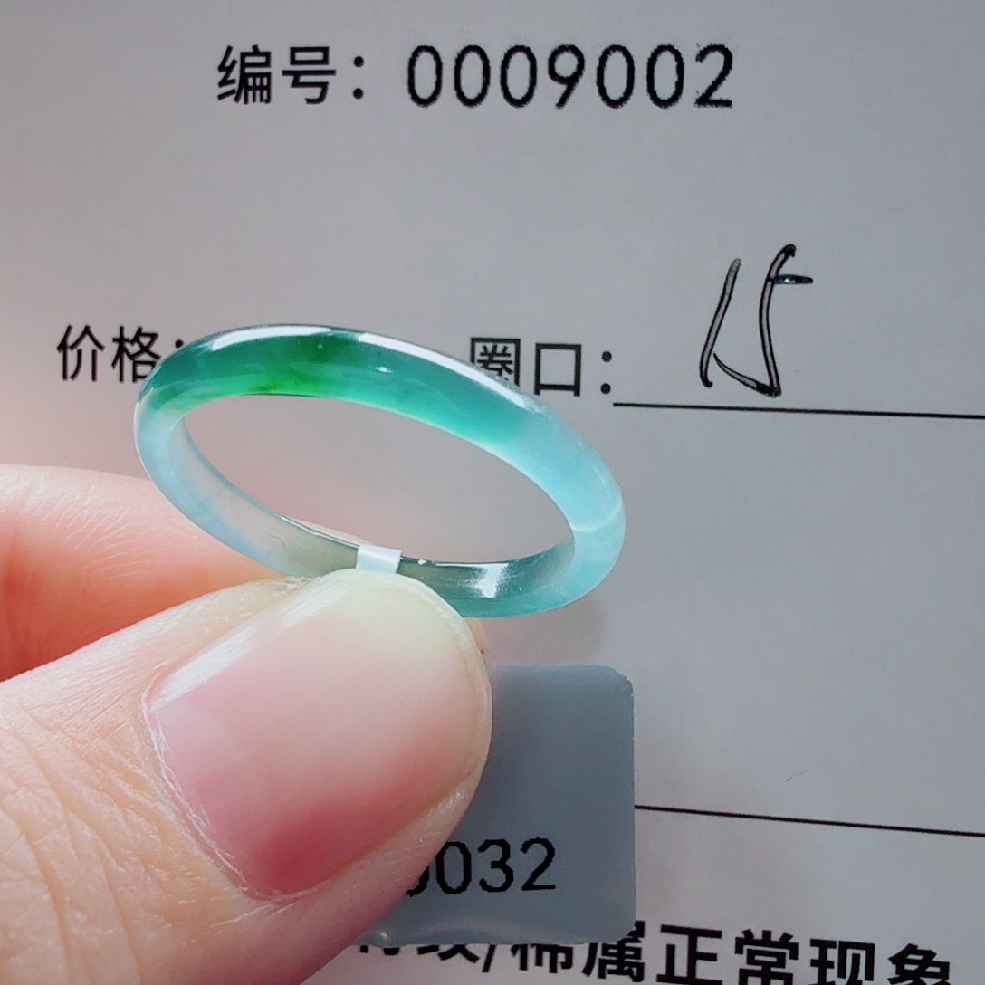 未镶嵌戒圈翡翠?*翡翠