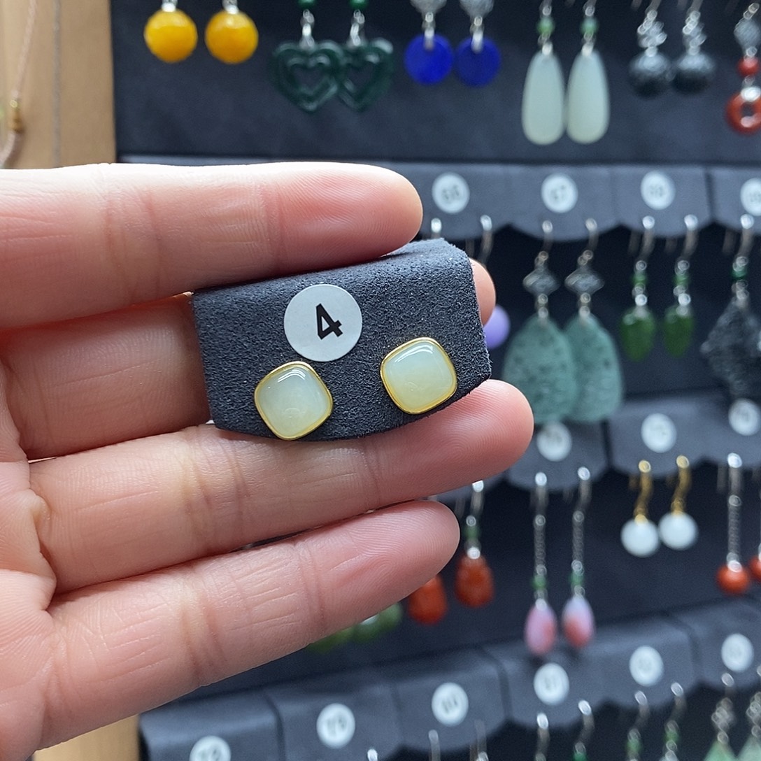 张***爱和田玉银S925镶嵌耳饰