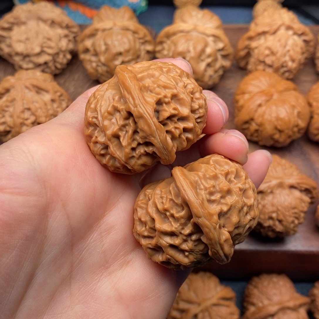 文玩核桃把件40大肚桃心宫灯