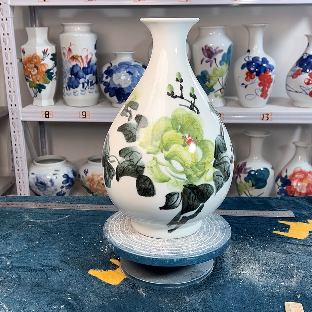 摆件景德镇陶瓷玉绿牡