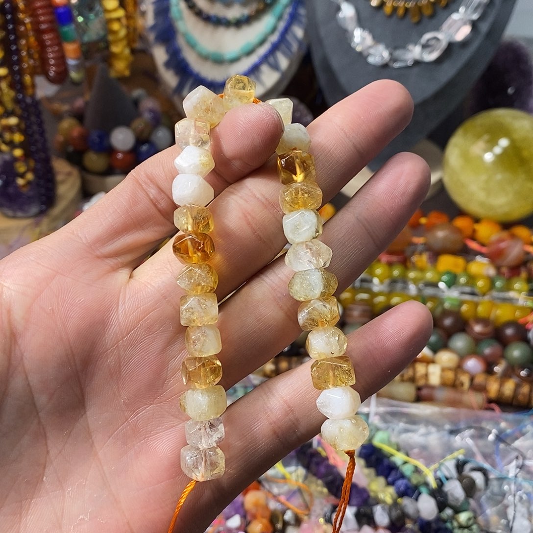 石英质玉未镶嵌，天然黄水晶冲角10mm，