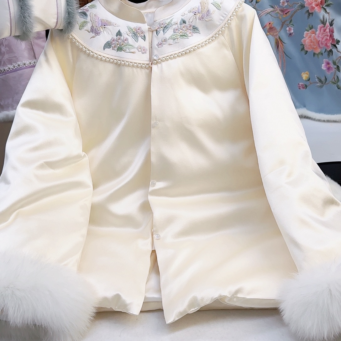 织绣真丝香槟色羽绒服