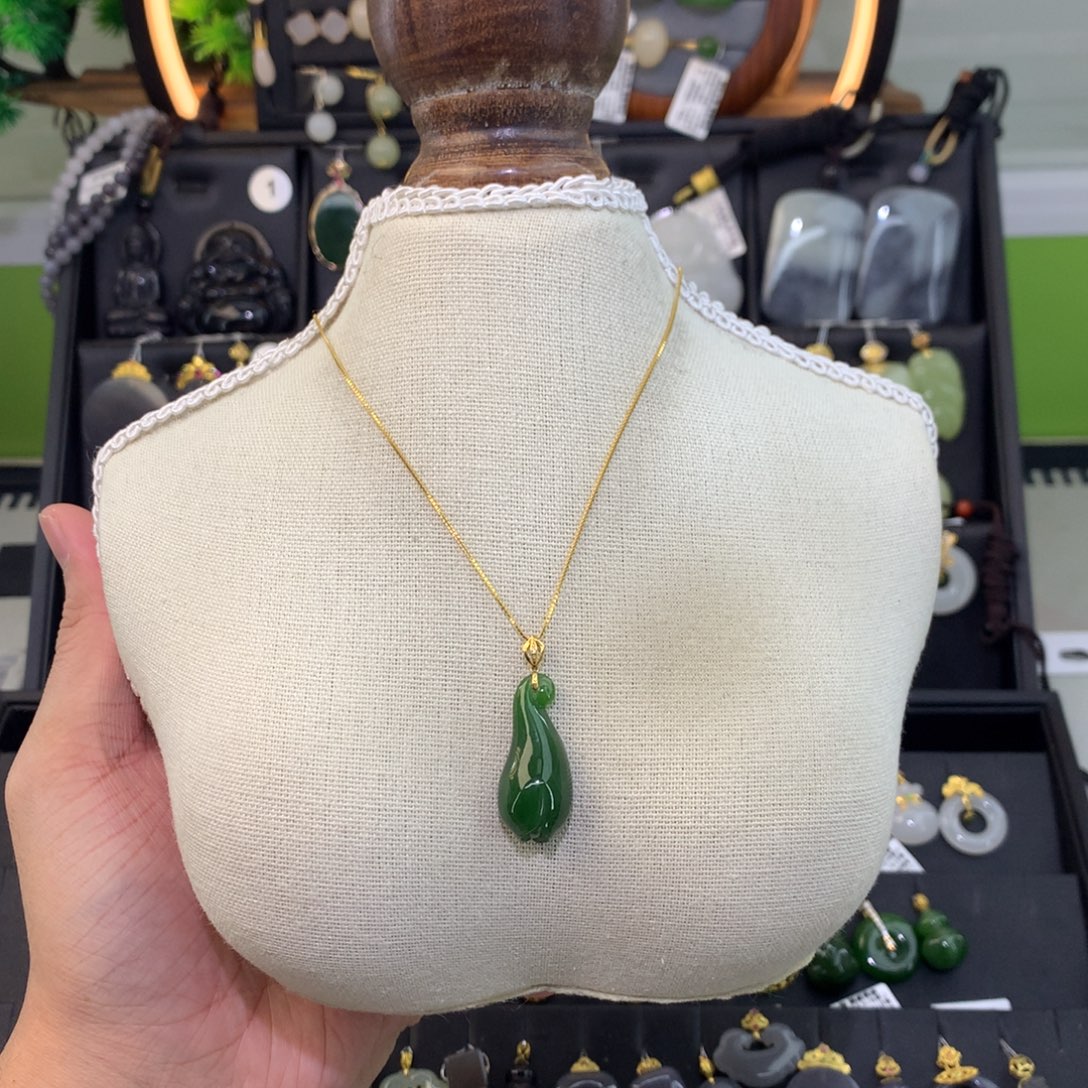 和田玉18K金镶嵌吊坠(赠链)