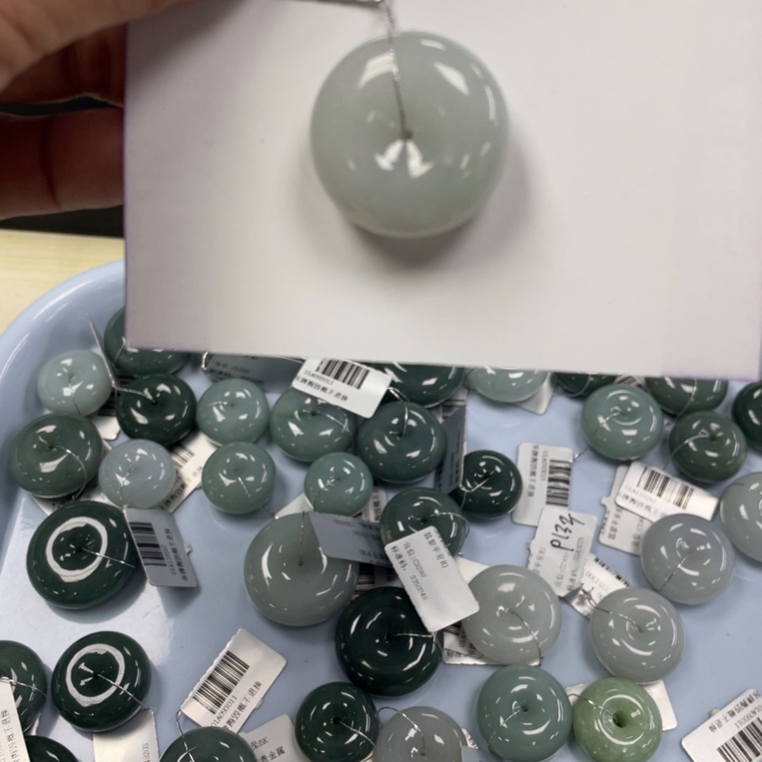 翡翠颈饰未镶嵌平安扣