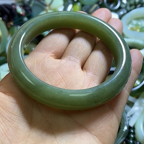 和田玉手镯未镶嵌57口径