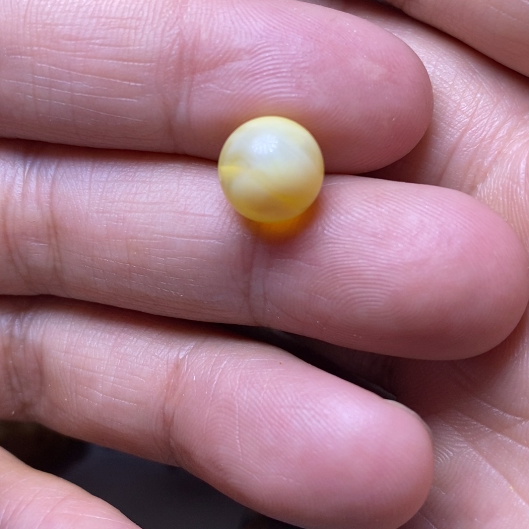 琥珀裸石未镶嵌蜜蜡圆珠