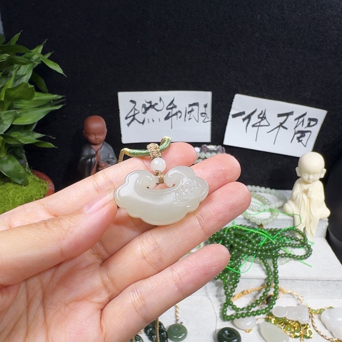 ****子和田玉未镶嵌颈饰