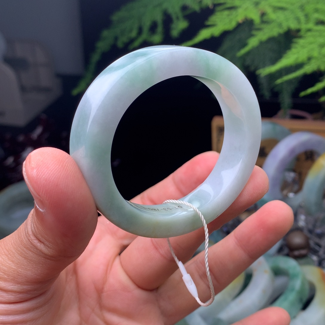 定制翡翠手镯未镶嵌不退不换