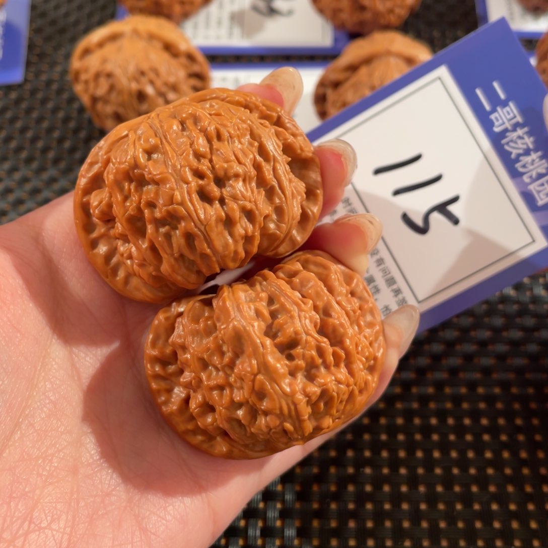 文玩核桃把件115号46尺白狮子