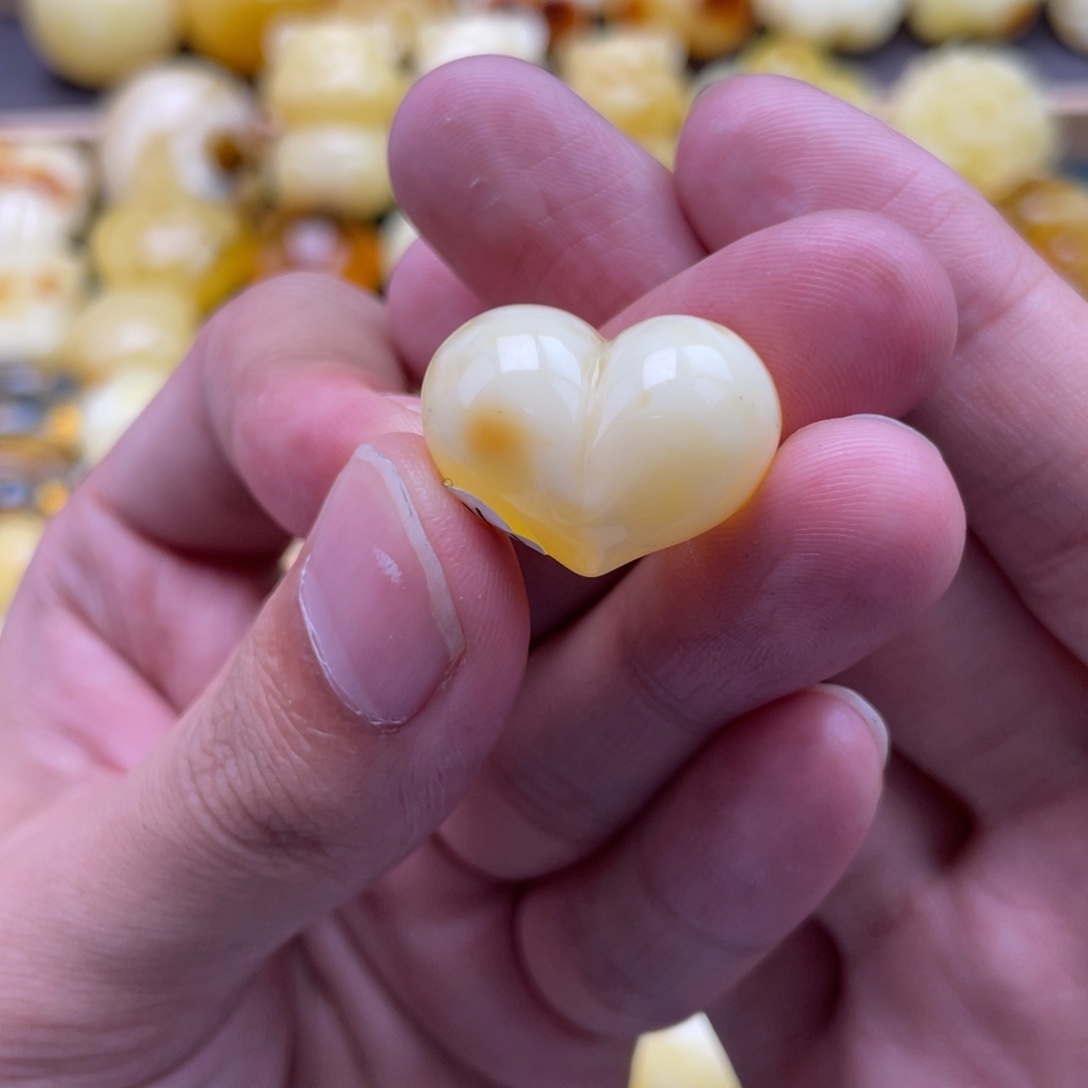 安***民琥珀未镶嵌裸石蜜蜡