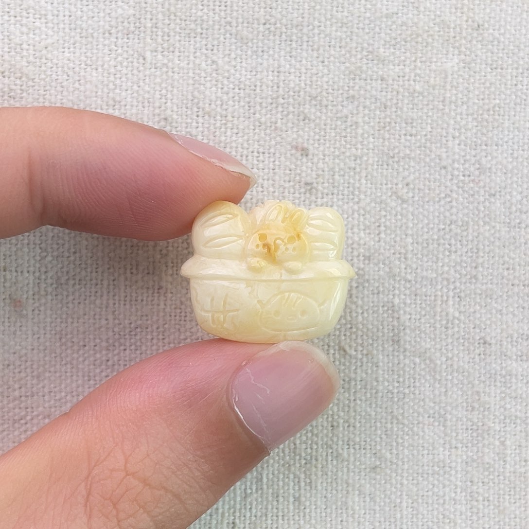 琥珀未镶嵌珠宝奇石兔子面包