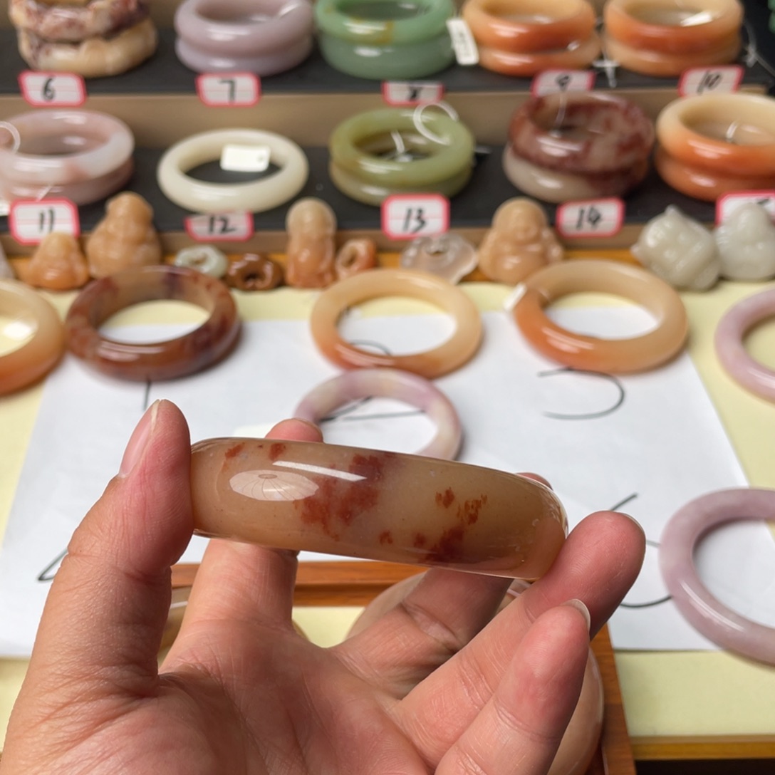 南***た石英质玉未镶嵌手镯