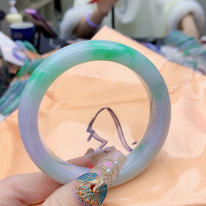 翡翠手镯未镶嵌翡翠手镯