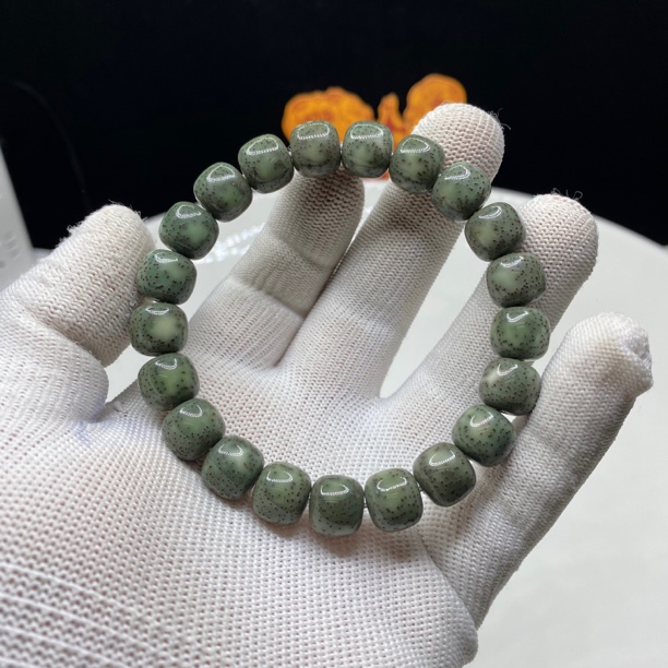 【一物一拍·绿幽灵01】尺寸11.5*10.5满绿·牛毛星·星月手串