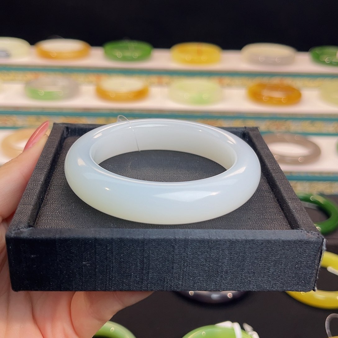 未镶嵌手镯和田玉羊羔白玉