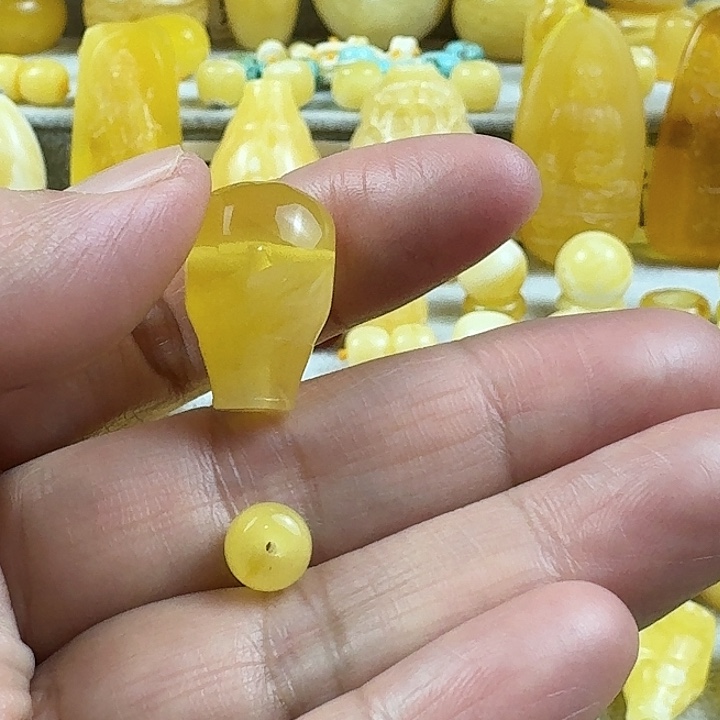q***w蜜蜡未镶嵌裸石62杂