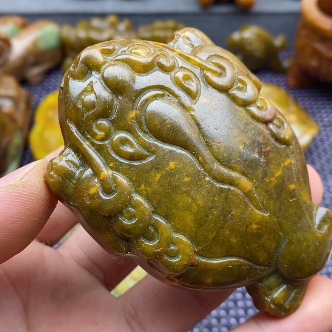 蛇纹石玉颈饰未镶嵌