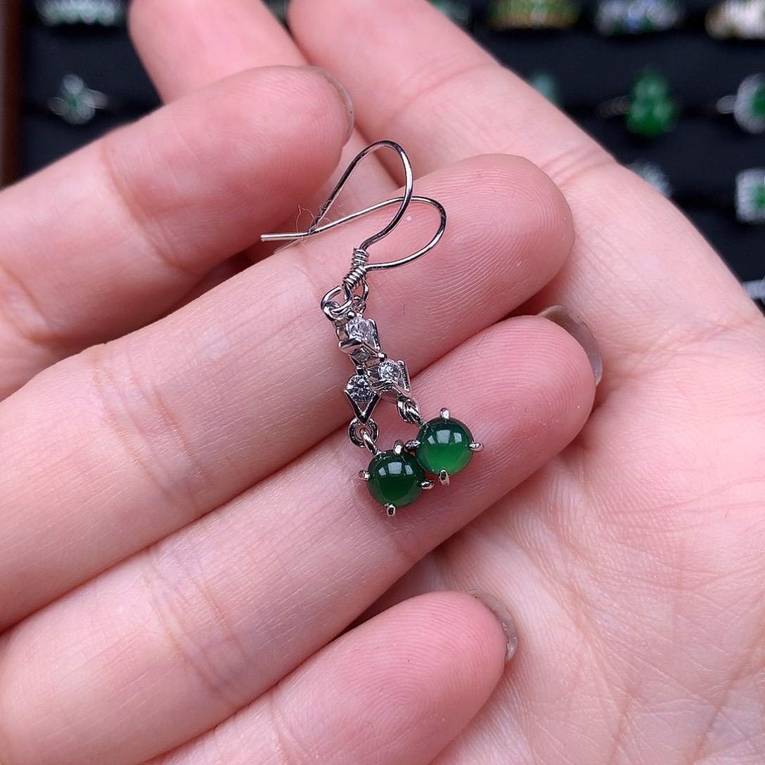 媚***媚翡翠银S925镶嵌耳饰