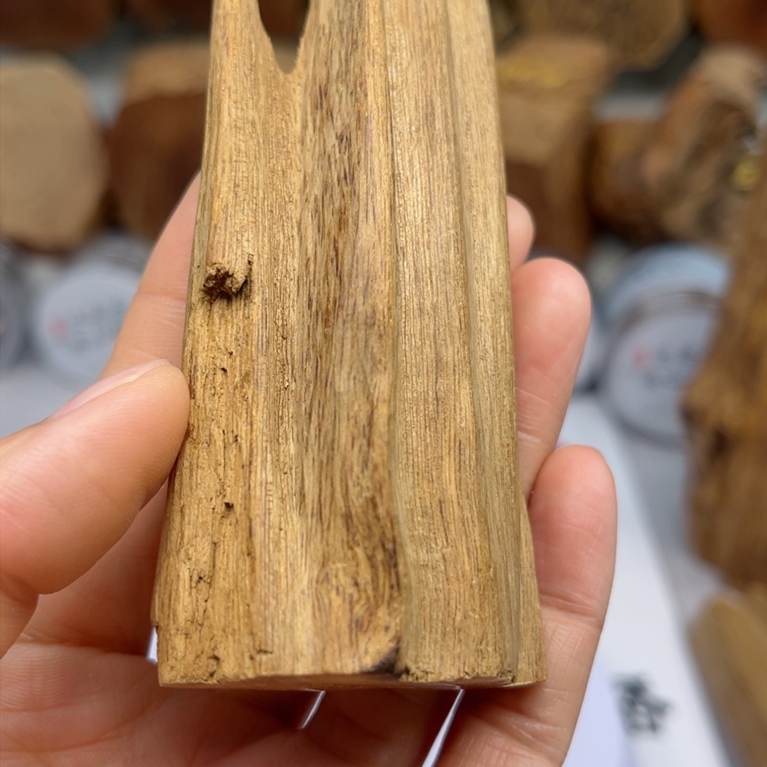 沉香手把件野生老料原材料31克
