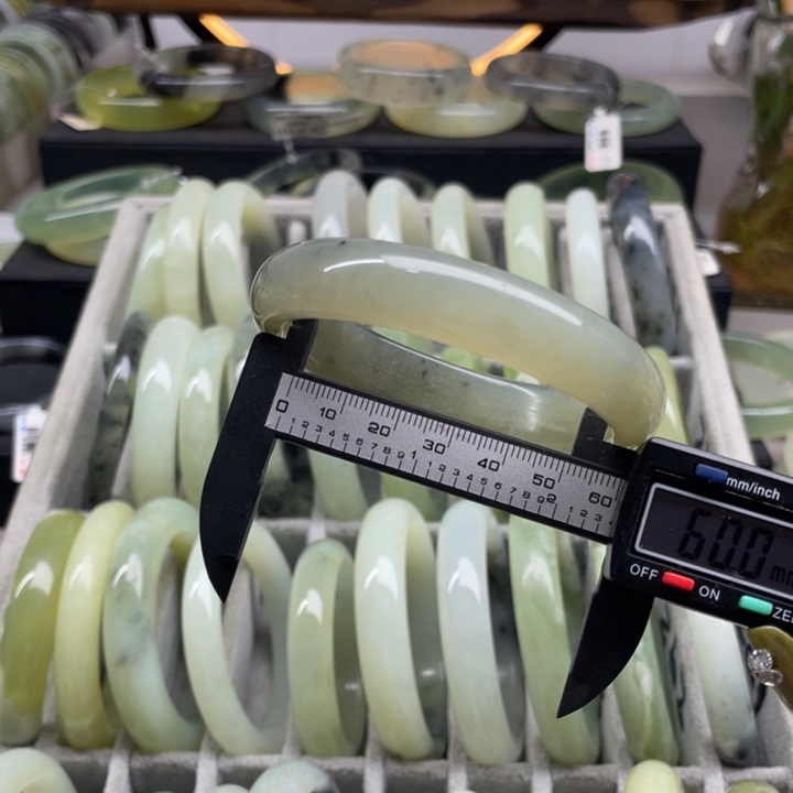 蛇纹石玉手镯未镶嵌247