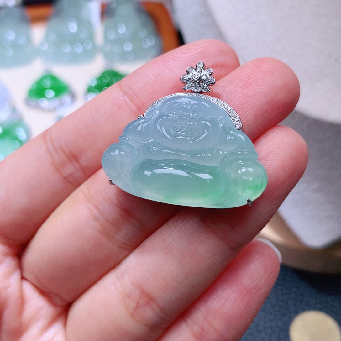 颈饰18K金镶嵌翡翠佛公