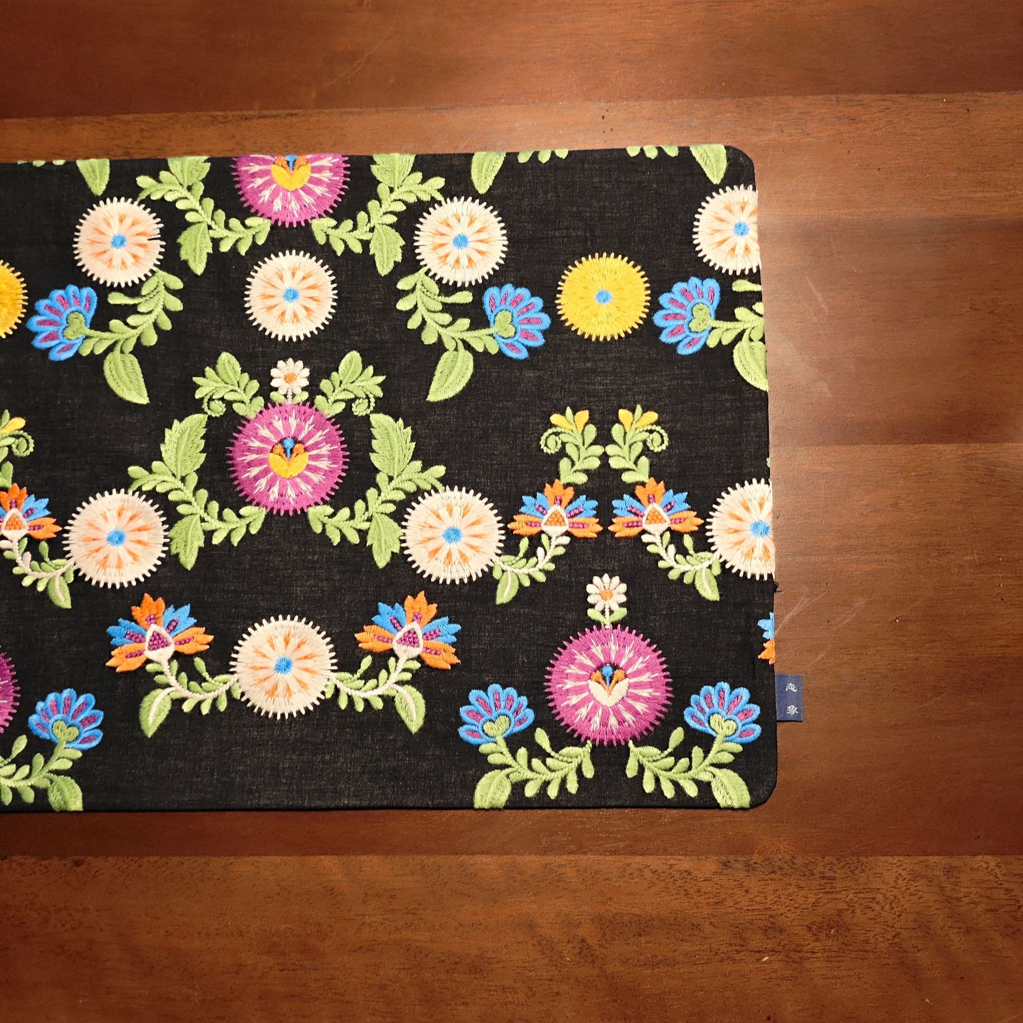 【观山见茶】-黑色团花绿草茶席（60*30）