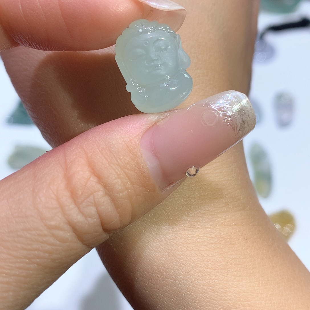 翡翠颈饰未镶嵌宝宝佛