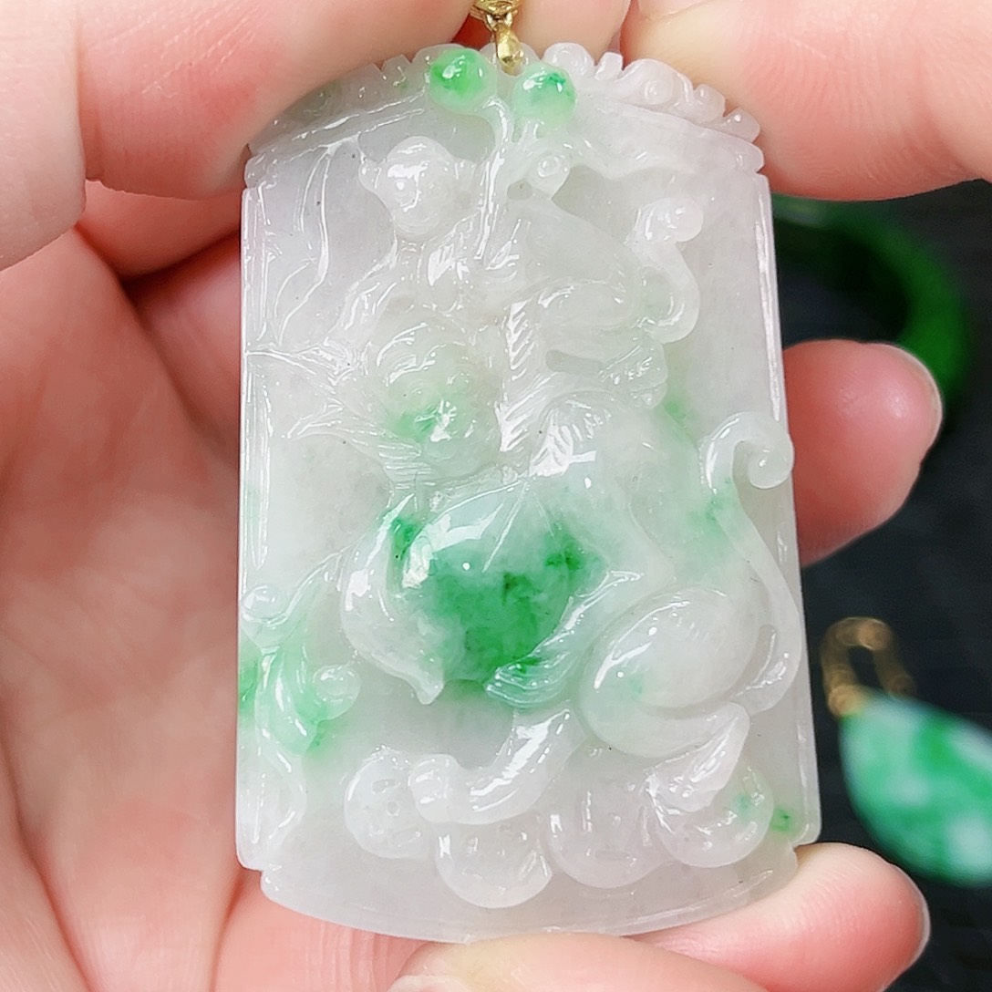 翡翠颈饰18K金镶嵌吊坠