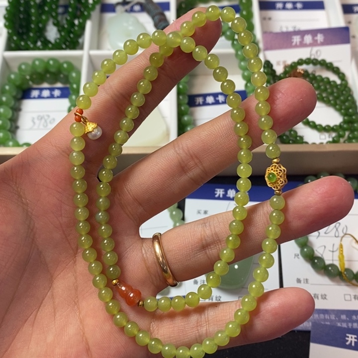 和田玉颈饰未镶嵌