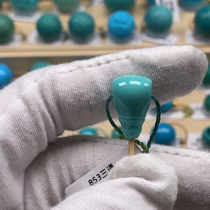 绿松石未镶嵌颈饰