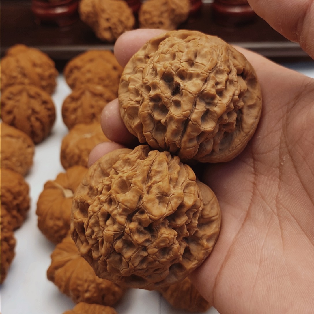 文玩核桃把件仧龙鼎