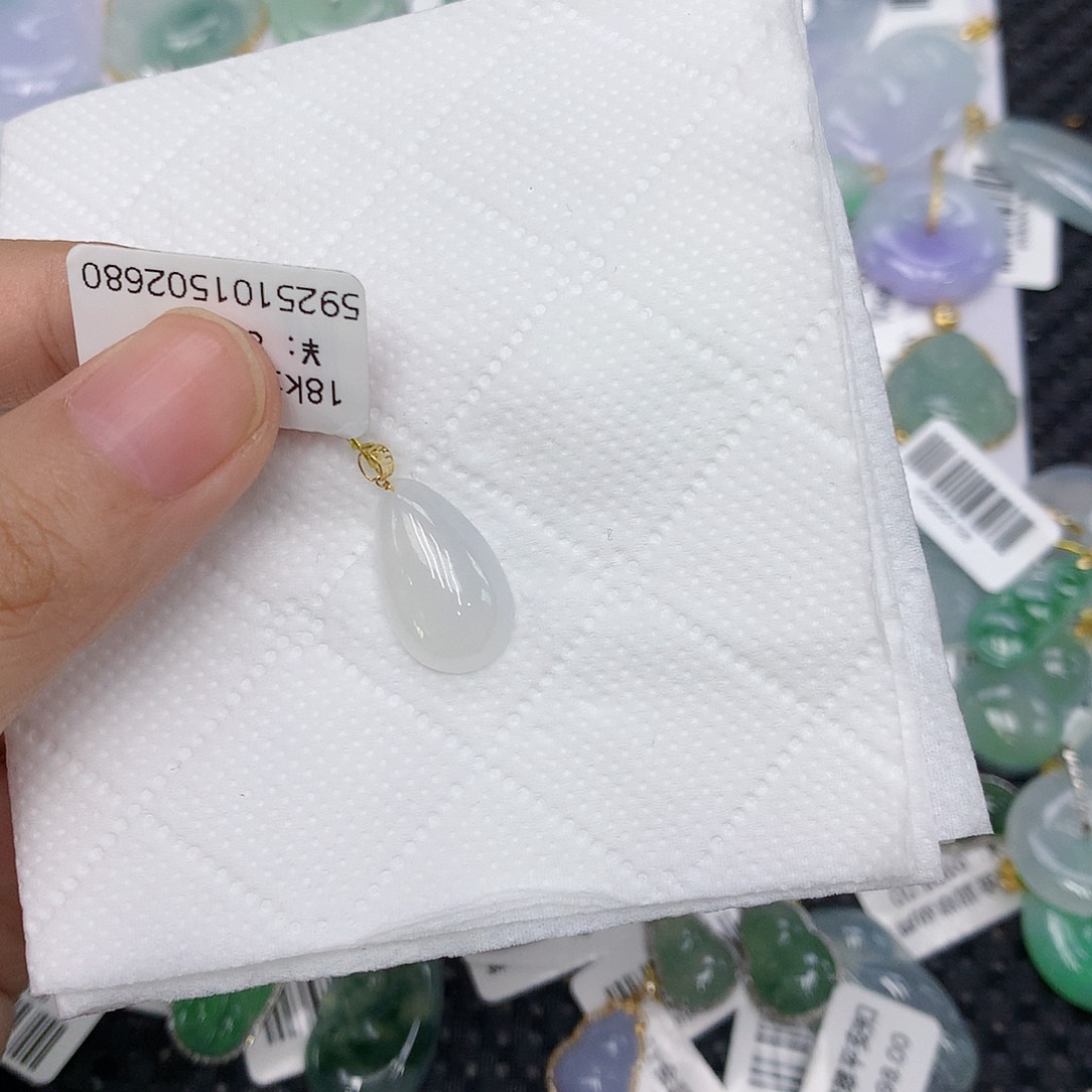 颈饰18K金镶嵌翡翠