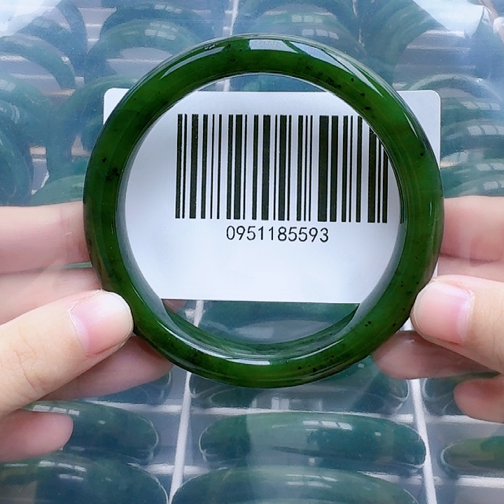 和田玉（碧玉）手镯未镶嵌63微瑕